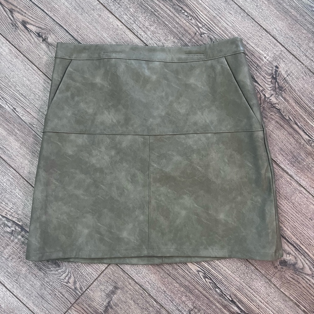Stella Luce faux leather suede green large skirt - Picture 2 of 5